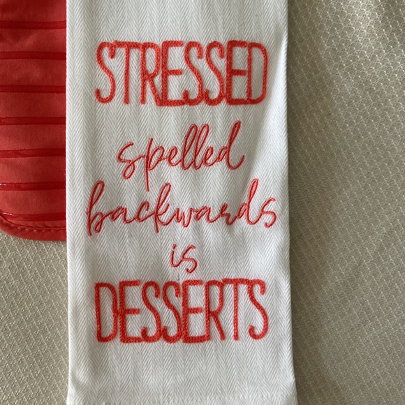 Dish Towel and Pot Holder Set - Picture 3 of 4